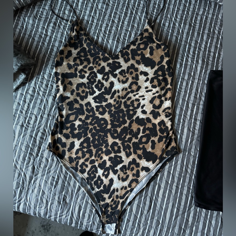 Spaghetti strap animal print snap bottom top